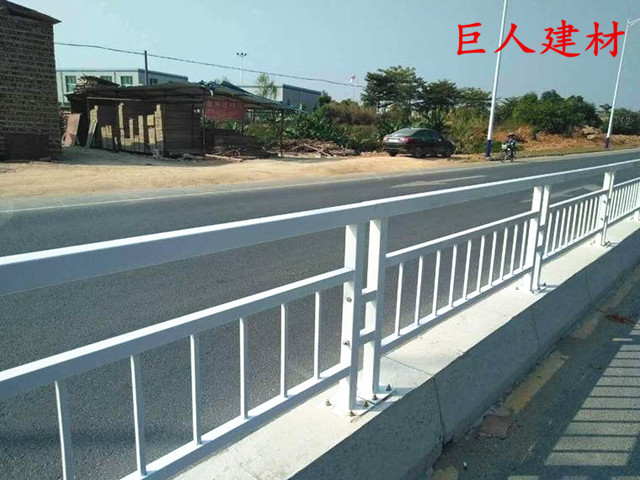深圳甲型公路護欄廠家，甲型道路護欄選巨人